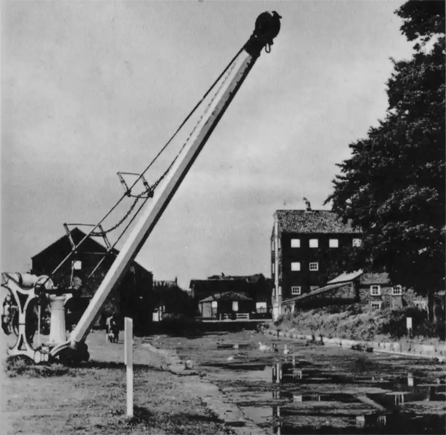 River Head Canal in Driffield, showing a canal crane, a warehouse and the canal side c1900.